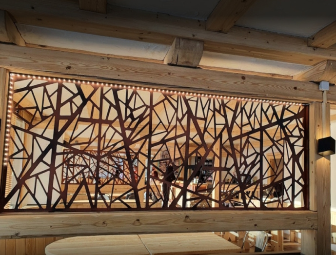 Aménagement en panneau rectangle pour décoration murale – Large gamme de plaques décoratives rectangles combinées avec des nuances de couleurs RAL selon votre choix. Découpe personnalisée sur métal sur mesure pour claustra en moucharabieh découpe laser.