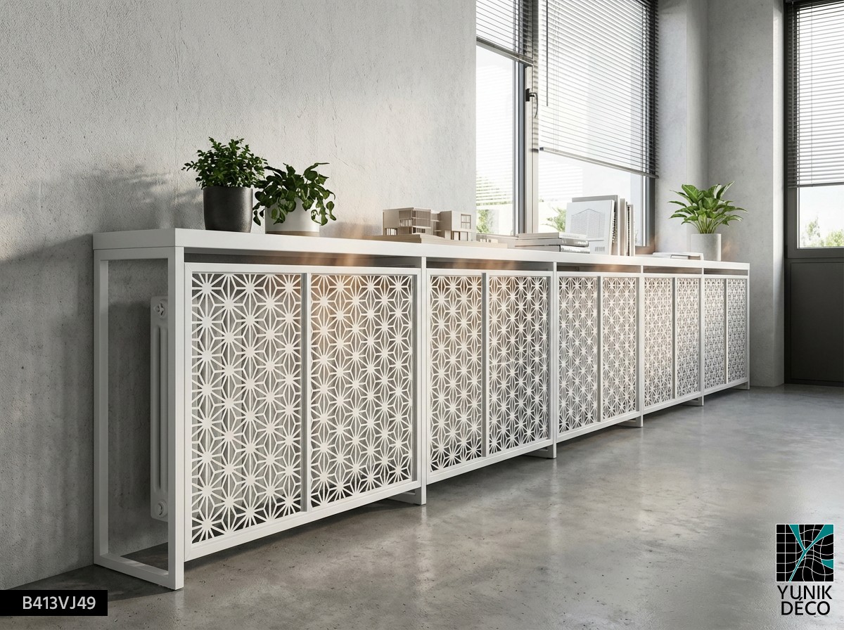 Cache radiateur en meuble métallique blanc à motif géométrique, intégré dans un loft par Yunik Déco.