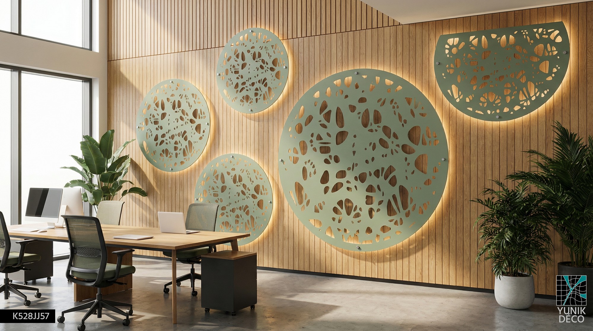 Mise en place de Wall Circle pour décoration murale dans un espace bureau luxueux, conception par Yunik Déco