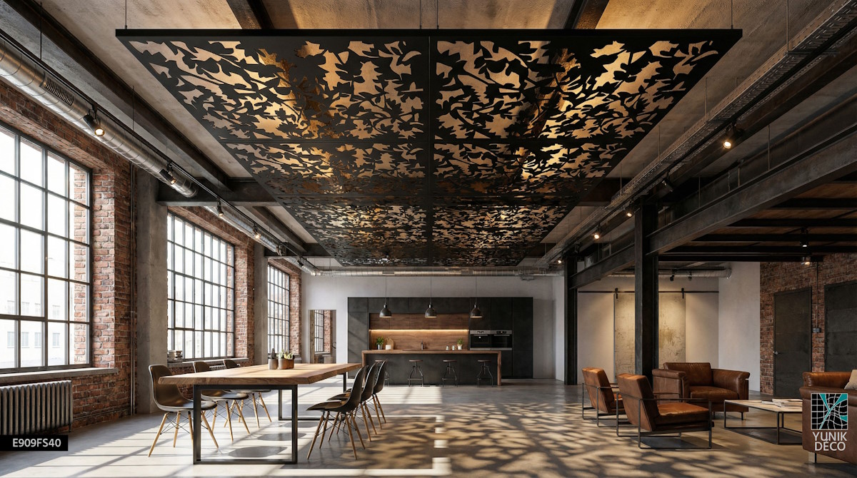 Loft contemporain avec plafond en feuilles suspendues en métal - motif FRONDAISON, jouant avec la lumière et structurant les espaces, design par Yunik Déco