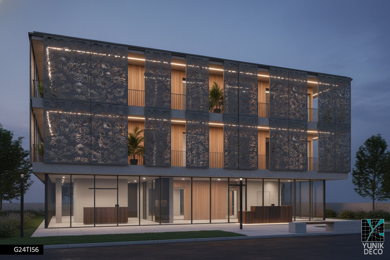 Façade d’hôtel périurbain habillé de panneaux métalliques ajourés en découpe laser motif végétal, associant acier, Mélèze par Yunik Déco